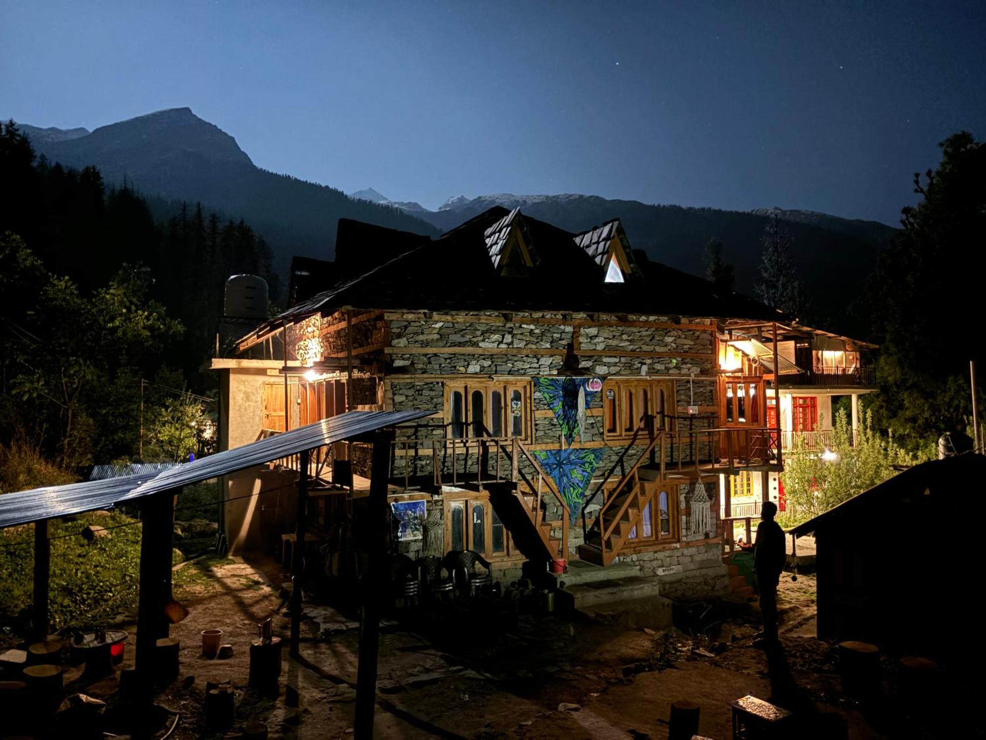 Old Brahma Homestay Kalgha Exterior foto
